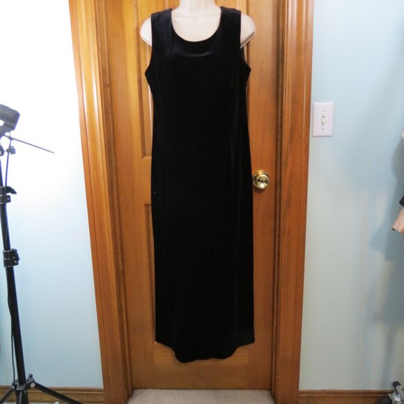 R & M Richards Black Velvet Midi Dress Sleeveless Size 12P - Picture 5 of 7
